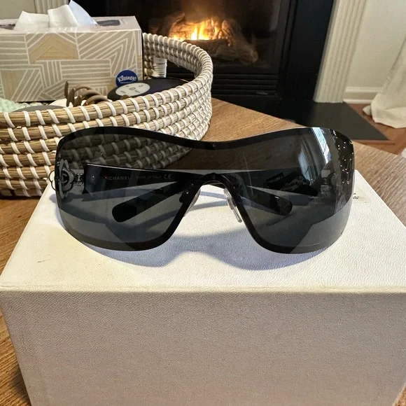 Authentic Chanel sunglasses CH4164B - Picture 2 of 5